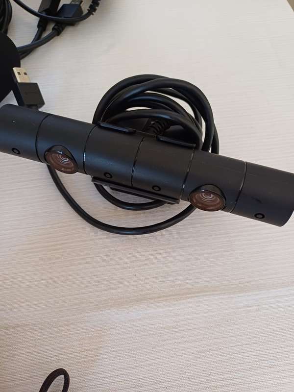 PSVR Headset + Playstation Move Controllers