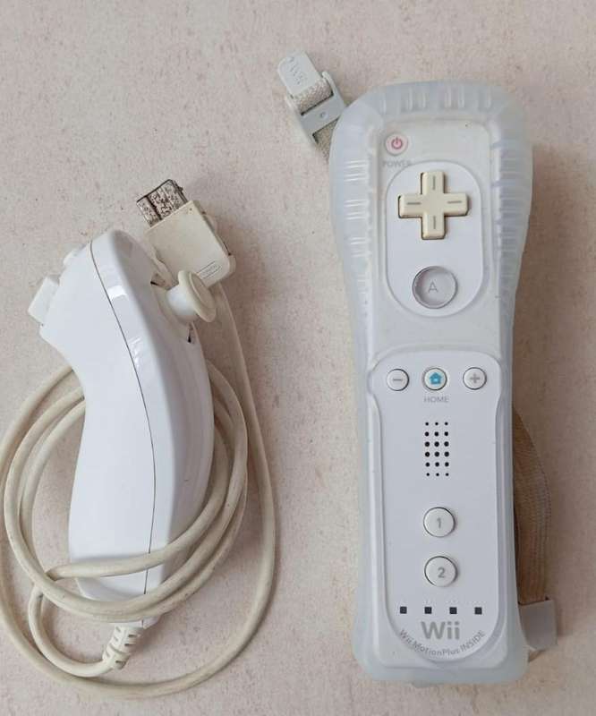 nintendo wii motion plus remote controller original with nun chuck