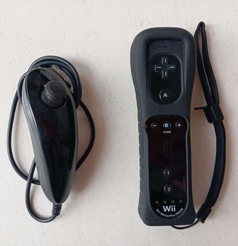 nintendo wii motion plus remote controller original with nun chuck