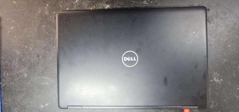 Dell Latitude 5580 I7 7GEN (Fixer Upper) (For spares or rebuild) (Switches on!)