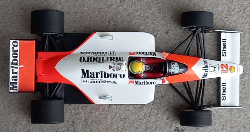 Marlboro-McLaren MP4-4 - 1988 World Champion - Senna - Minichamps 1/18