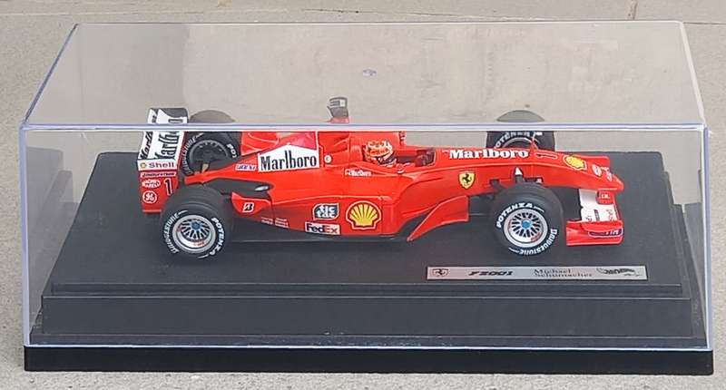 Marlboro Ferrari F2001 - Schumacher - 2001 World Champion - Hot Wheels 1/18