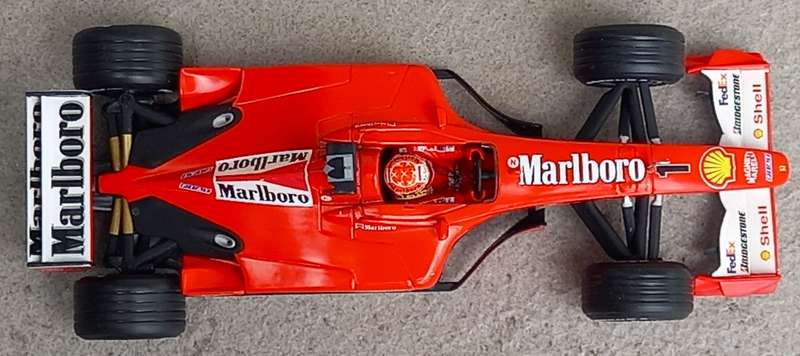 Marlboro Ferrari F2001 - Schumacher - 2001 World Champion - Hot Wheels 1/18