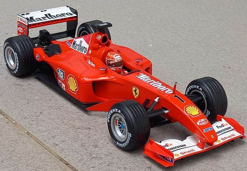 Marlboro Ferrari F2001 - Schumacher - 2001 World Champion - Hot Wheels 1/18