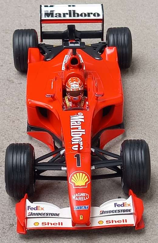 Marlboro Ferrari F2001 - Schumacher - 2001 World Champion - Hot Wheels 1/18