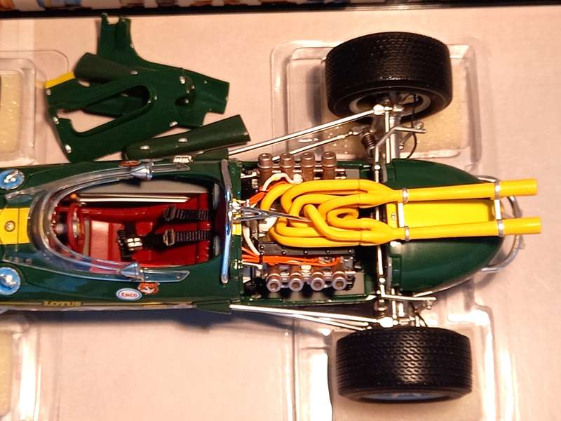 Lotus 38 - Jim Clark - 1965 Indianapolis 500 winner - Carousel 1/18