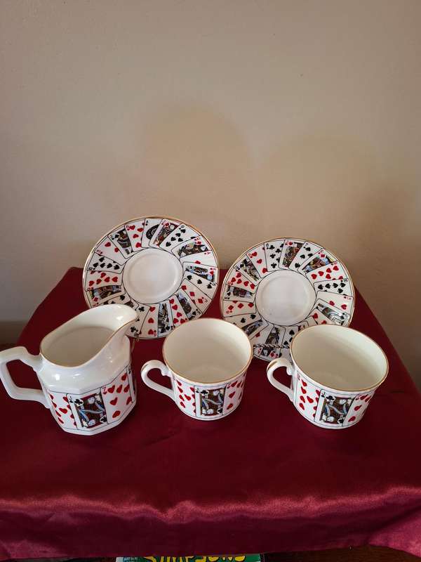 2 CUPS AND SAUCERS AND MILK JAR BY ELIZABETHAN STRAFFORDSHIRE CARD GAME PICTURES