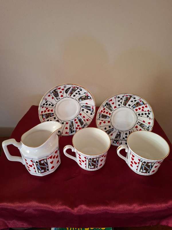 2 CUPS AND SAUCERS AND MILK JAR BY ELIZABETHAN STRAFFORDSHIRE CARD GAME PICTURES