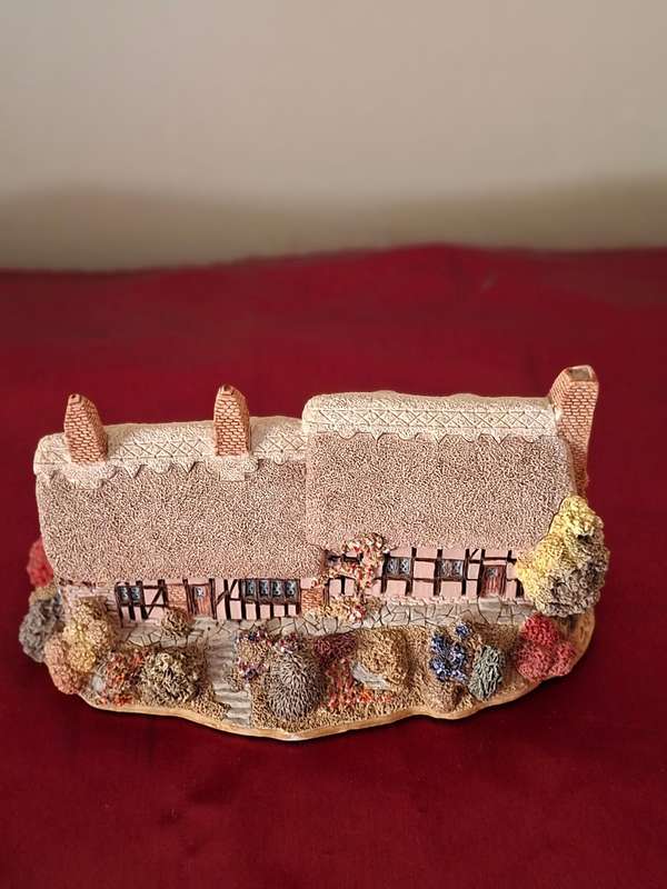 LILLIPUT LANE HOUSE ANNE HATHAWAY