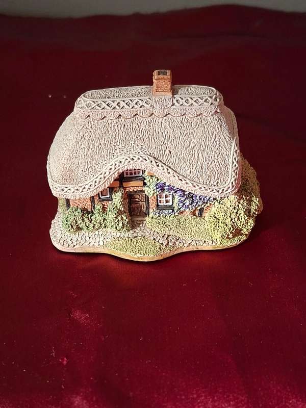 LILLIPUT LANE  THE BRAMBLE COTTAGE