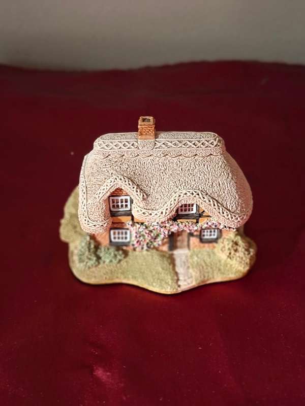 LILLIPUT LANE  THE BRAMBLE COTTAGE