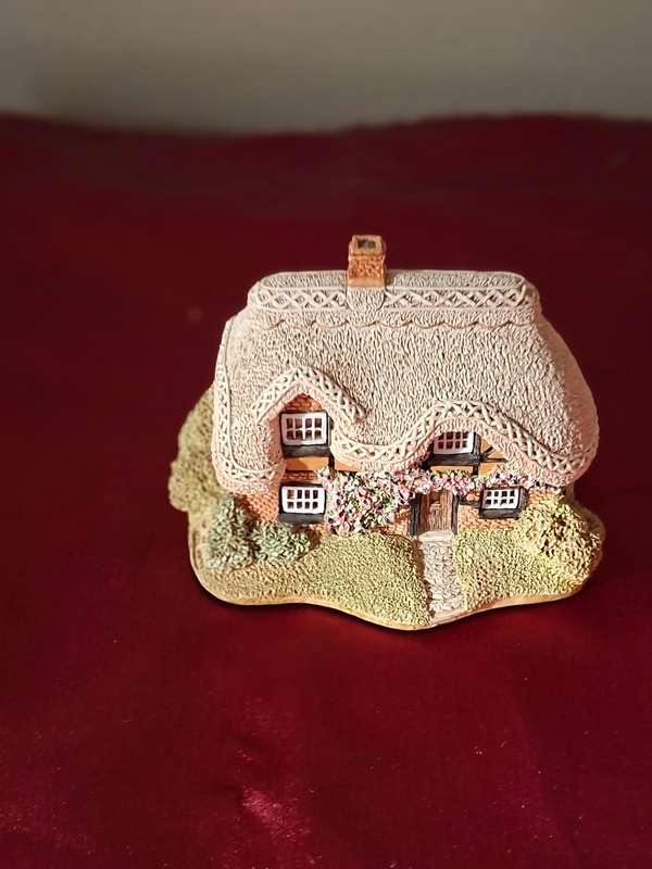 LILLIPUT LANE  THE BRAMBLE COTTAGE