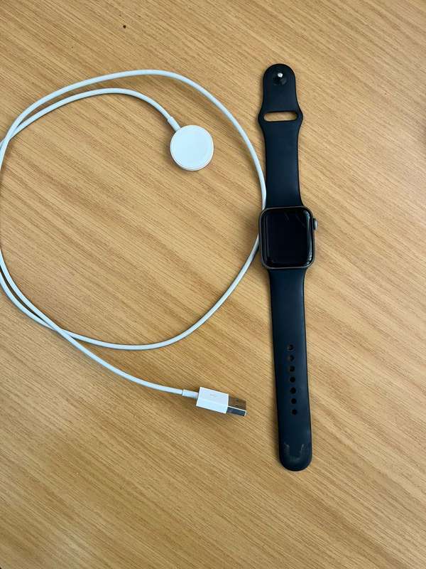 APPLE WATCH Series 5 (40mm) (GPS)