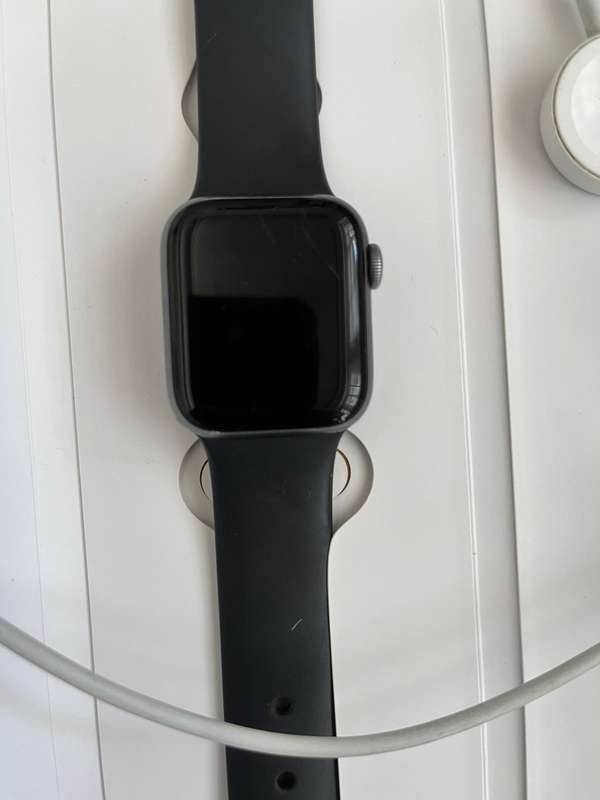 APPLE WATCH Series 5 (40mm) (GPS)