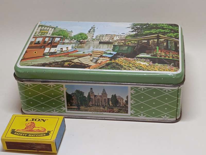 VINTAGE DUTCH TIN