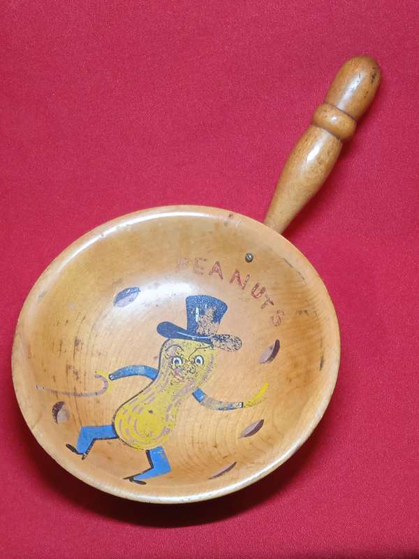 VINTAGE MR.PEANUT WOODEN SNACK BOWL