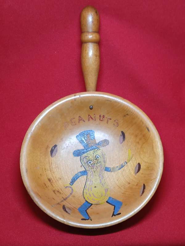 VINTAGE MR.PEANUT WOODEN SNACK BOWL