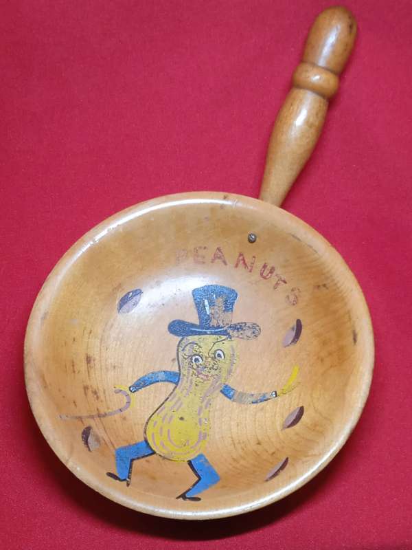VINTAGE MR.PEANUT WOODEN SNACK BOWL