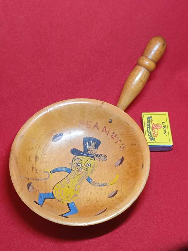 VINTAGE MR.PEANUT WOODEN SNACK BOWL
