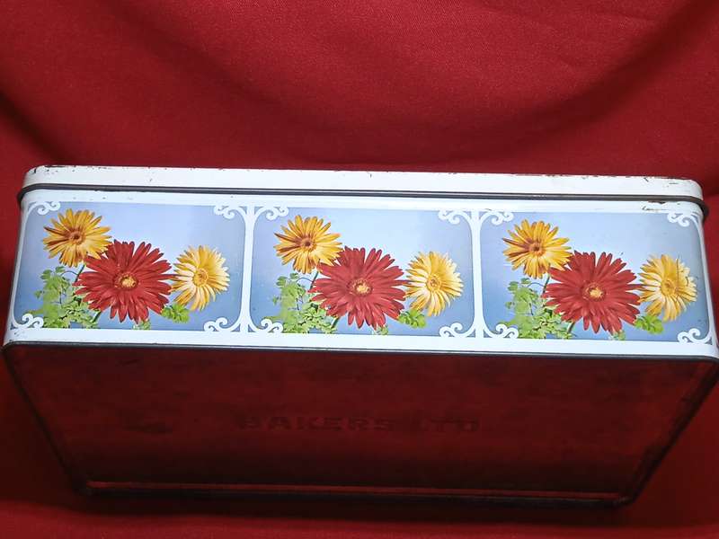 VINTAGE BAKERS TIN