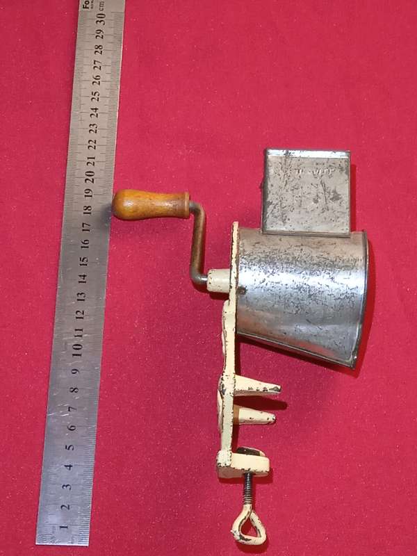 VINTAGE TABLE-TOP GRATER