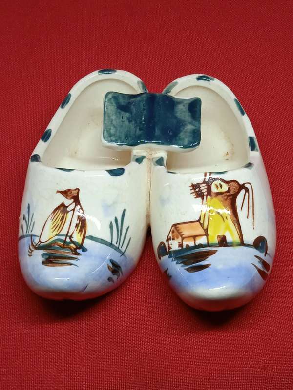 VINTAGE CAPRI CERAMIC SHOES