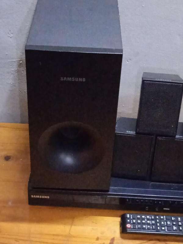 SAMSUNG HT-E330K HOME THEATRE SYSTEM