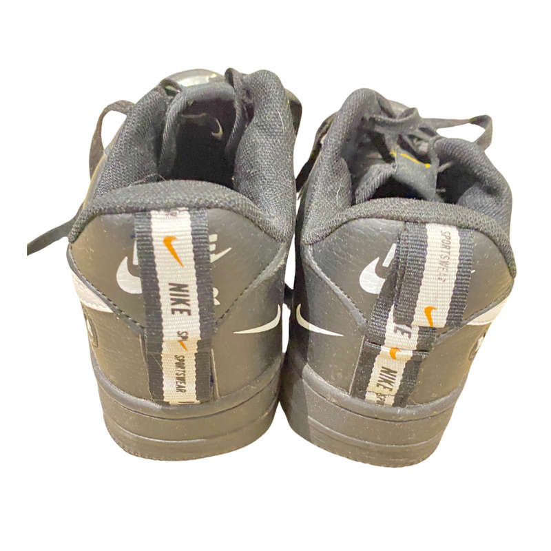 Nike black/white sneakers size: 5