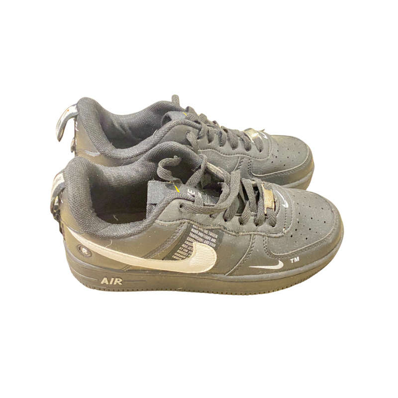 Nike black/white sneakers size: 5