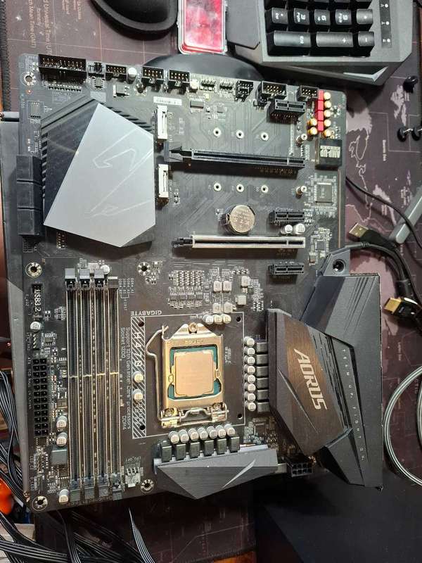 Gigabyte aurus lga 1200 motherboard and cpu