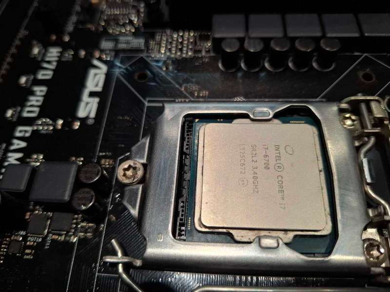 Asus H170 pro gaming motherboard and i7 6700cpu