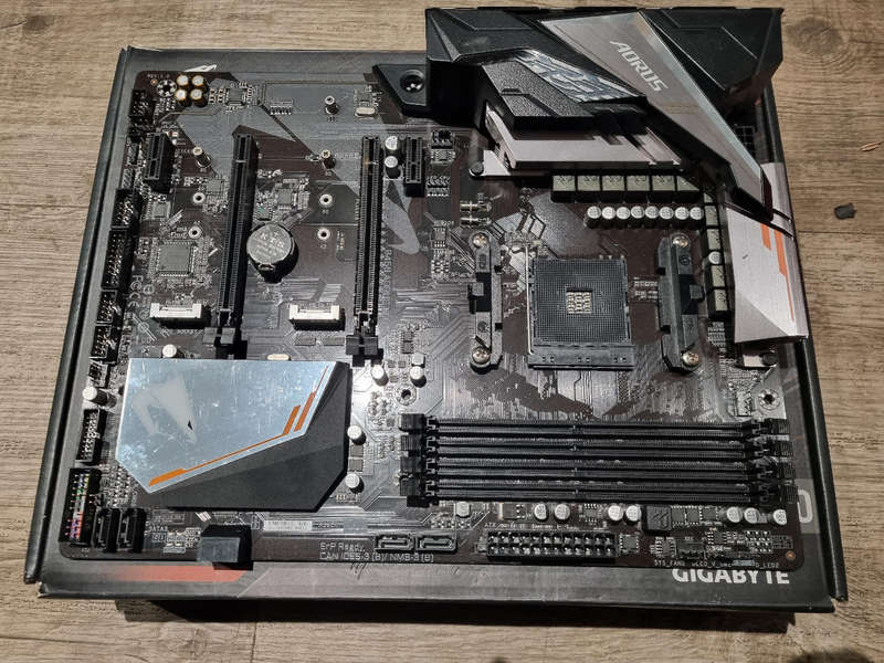 Gigabyte aurus b450 elite am4 motherboard
