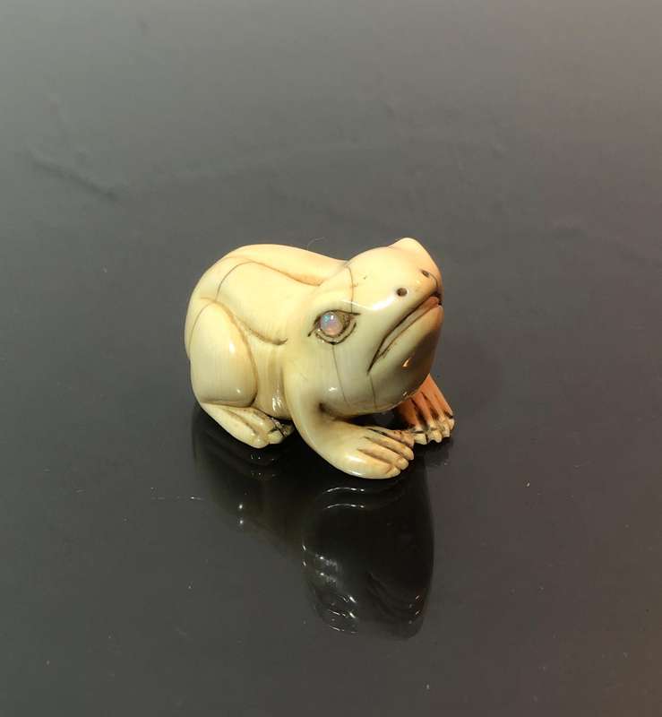 Oriental Frog Bone Carving Figurine with Opal Eyes