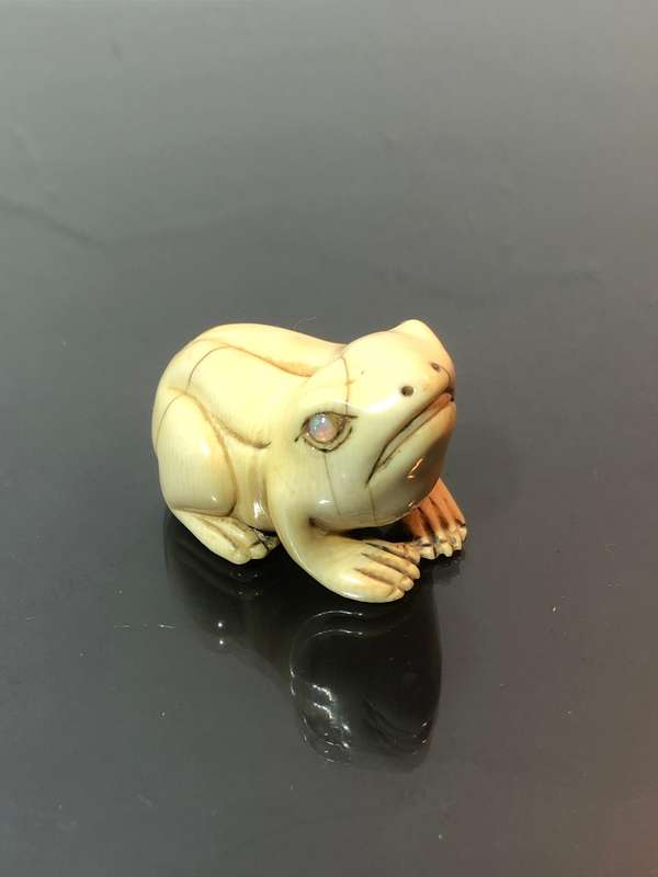 Oriental Frog Bone Carving Figurine with Opal Eyes