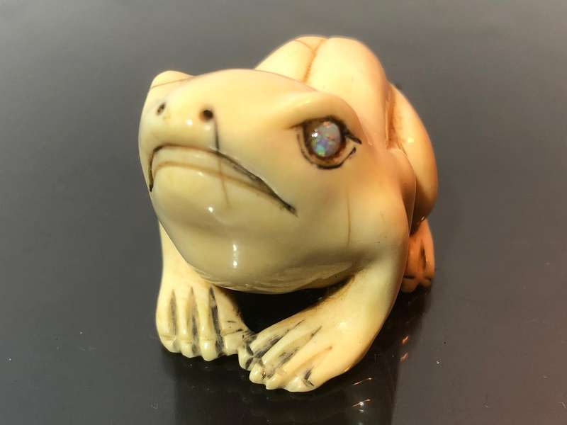 Oriental Frog Bone Carving Figurine with Opal Eyes