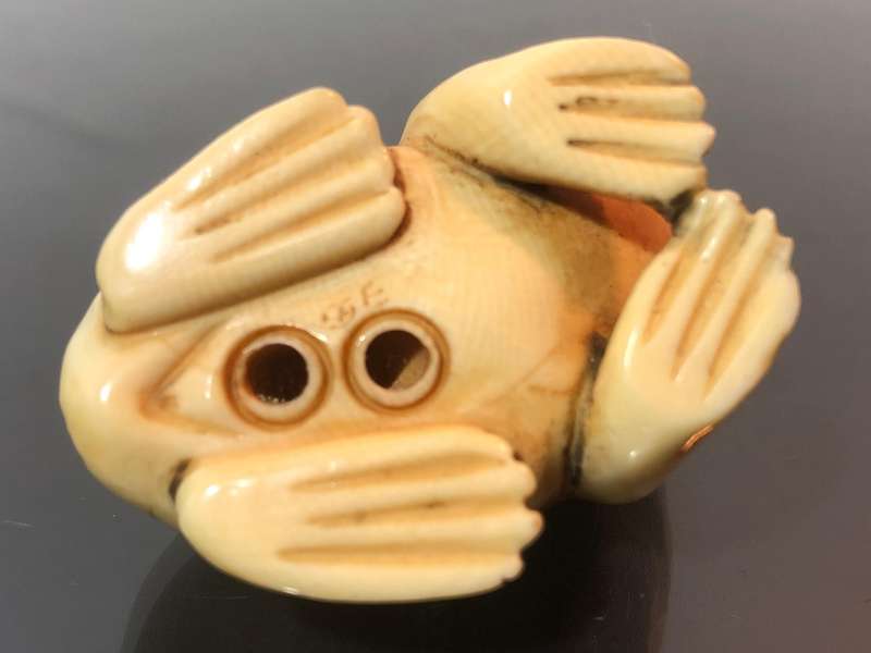 Oriental Frog Bone Carving Figurine with Opal Eyes