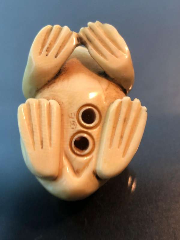 Oriental Frog Bone Carving Figurine with Opal Eyes
