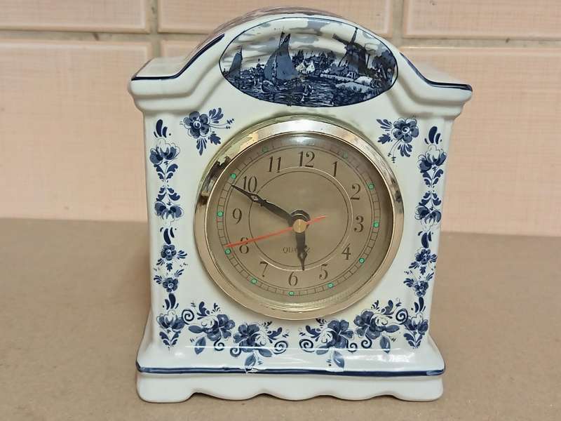 VINTAGE DELFT HOLLAND LIMITED EDITION MANTLE CLOCK