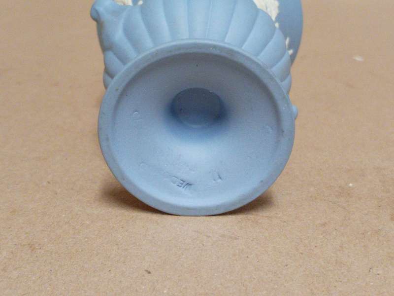 VINTAGE WEDGWOOD JASPERWARE FOOTED AMPHORA