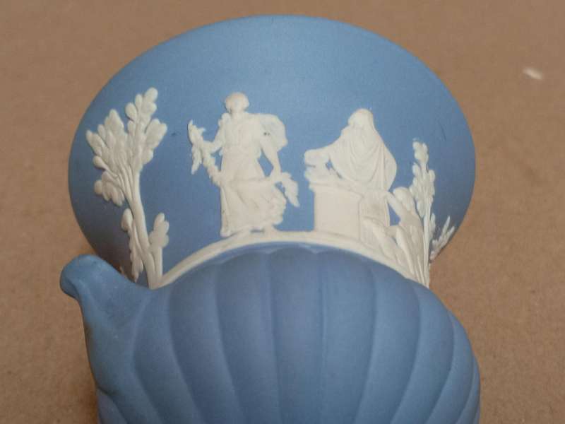 VINTAGE WEDGWOOD JASPERWARE FOOTED AMPHORA