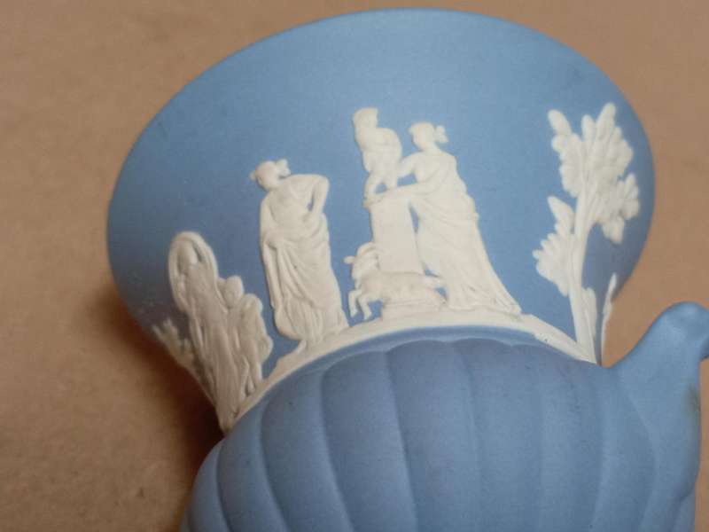 VINTAGE WEDGWOOD JASPERWARE FOOTED AMPHORA