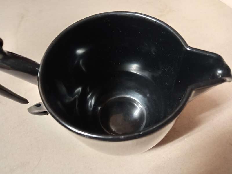 BEAUTIFUL CARROL BOYES FUNCTIONAL ART BLACK PLASTIC JUG