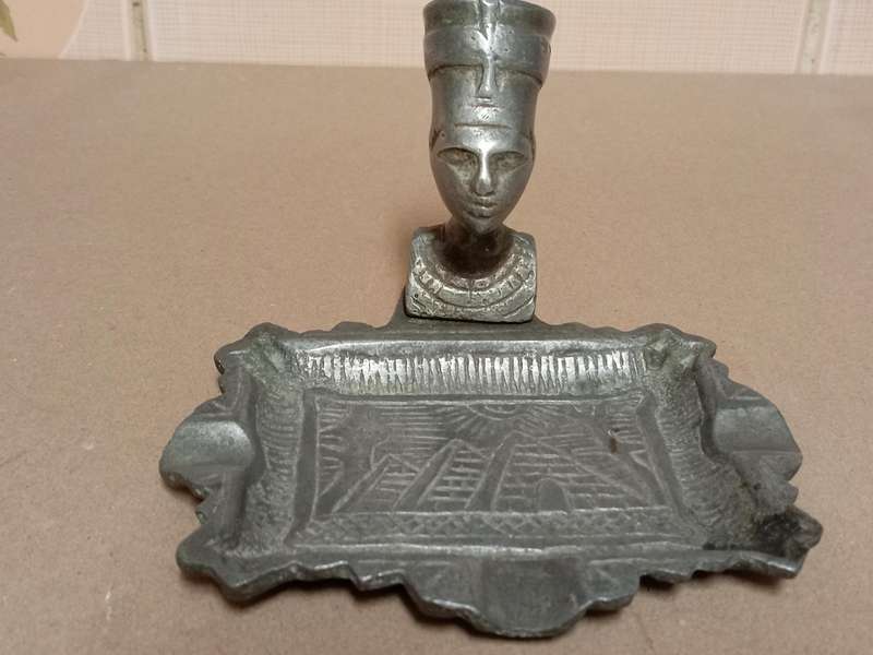 ART DECO EGYPTIAN REVIVAL PHAROAH ASHTRAY/INCENSE BURNER WITH A NEFERTITI BUST