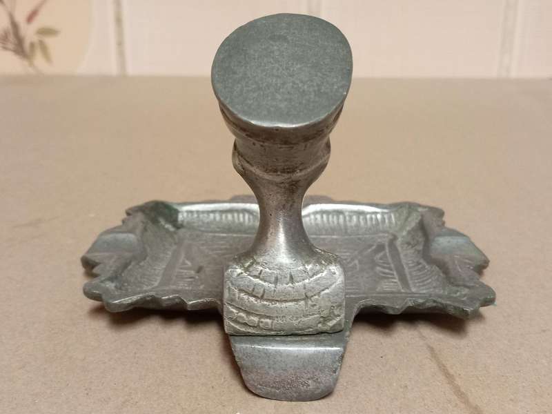 ART DECO EGYPTIAN REVIVAL PHAROAH ASHTRAY/INCENSE BURNER WITH A NEFERTITI BUST