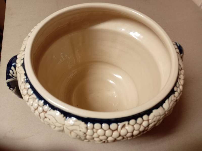 LARGE VINTAGE GERMAN SALT GLAZE PORCELAIN LIDDED TUREEN