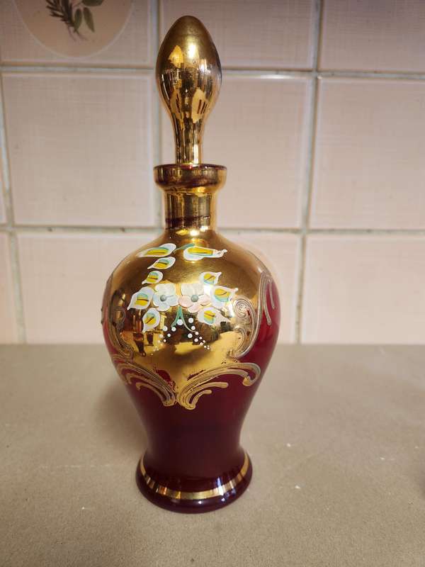 VINTAGE RUBY AND GOLD VENETIAN DECANTER SET, SIX GLASSES