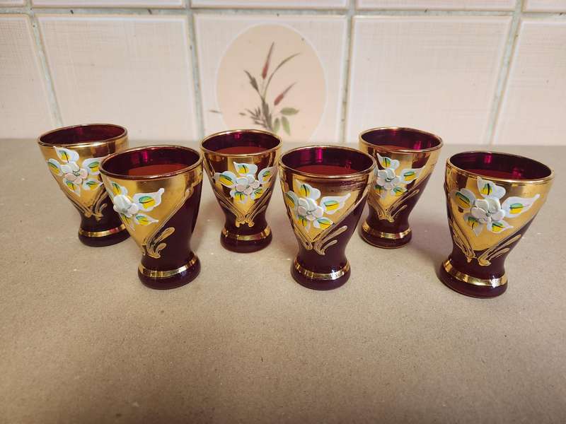 VINTAGE RUBY AND GOLD VENETIAN DECANTER SET, SIX GLASSES