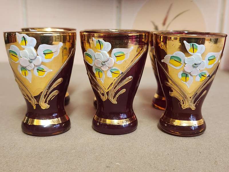 VINTAGE RUBY AND GOLD VENETIAN DECANTER SET, SIX GLASSES