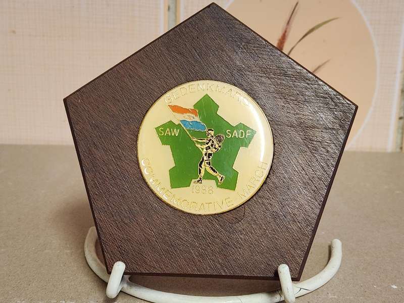 S A DEFENSE FORCE 1988 COMMEMORATIVE MARCH PLAQUE