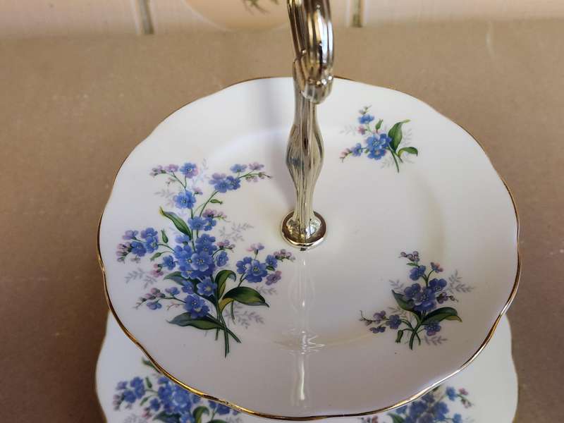 VINTAGE ROYAL ALBERT BONE CHINA FORGET-ME-NOT SWEETS/BISCUIT STAND